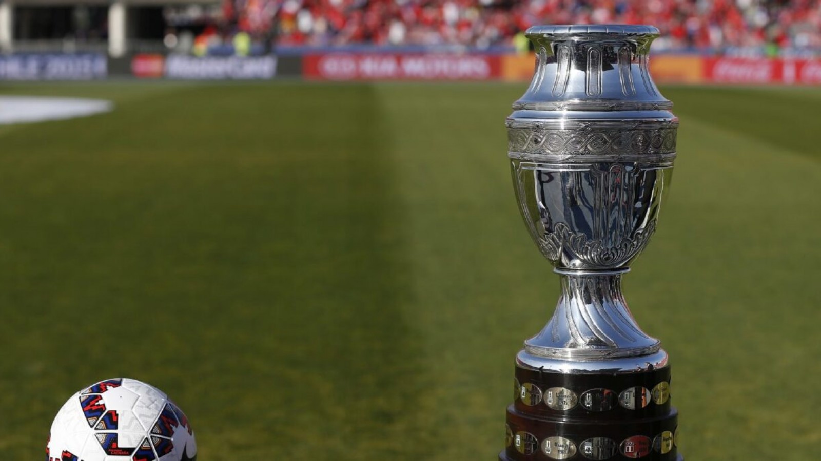 <p>04 de Julio de 2015/SANTIAGO<br />
Trofeo de la Copa America que será entregada tras el la final del partido entre las  selecciones de Chile vs Argentina jugada en el Estadio Nacional<br />
FOTO:MARIO DAVILA/AGENCIAUNO <a class="continue" href="https:/